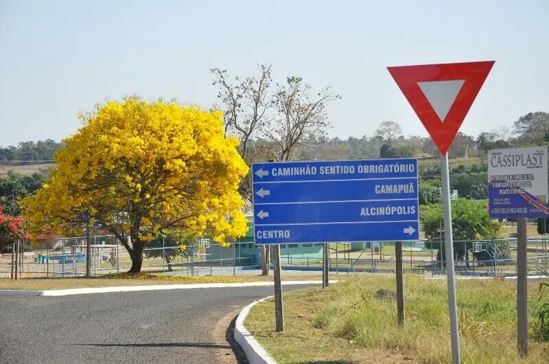 Imagem de compartilhamento para o artigo 100%: Prefeitura de Figueirão conclui serviço de sinalização viária em toda cidade da MS Todo dia